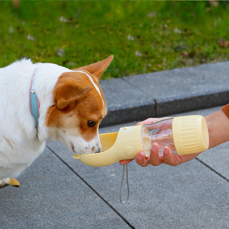 Reise-Trinkflasche mit Futterbox für Hunde – alles in einem