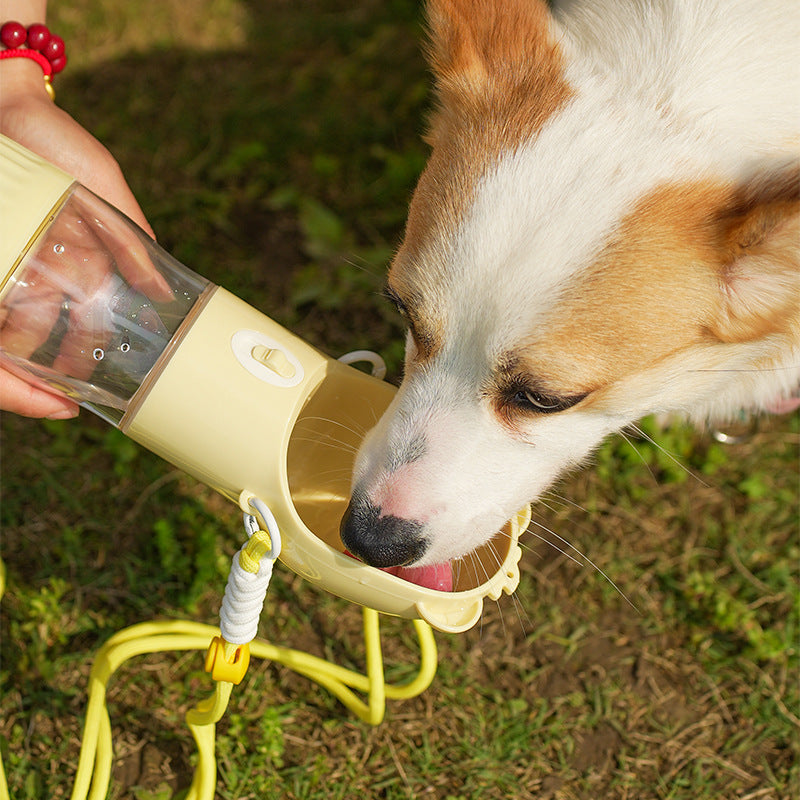 Reise-Trinkflasche mit Futterbox für Hunde – alles in einem